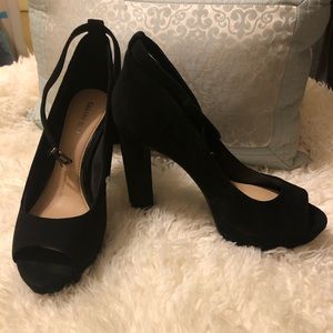 Gianni Bini. Black leather/suede shoes heels open toe. Size 9M.